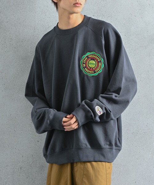 Paragraph（パラグラフ）の「Paragraph (パラグラフ)  シールドワッペン スウェット（スウェット・メンズ・チャコール/イエロー/グリーン/ライトグレー・ONE SIZE）」の2枚目の写真