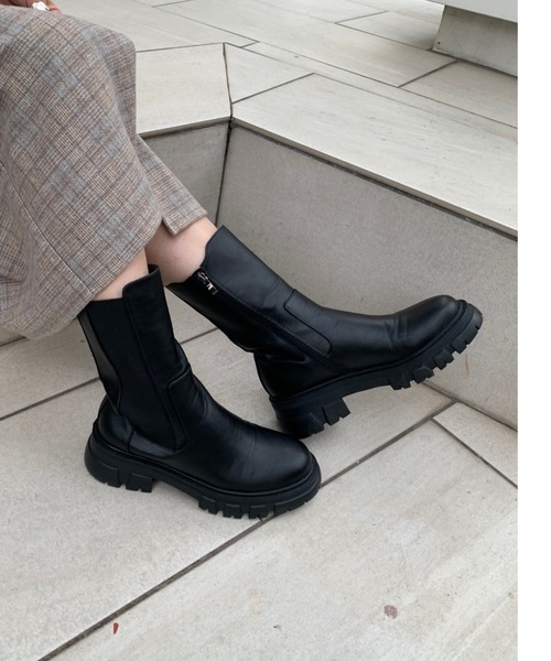 OLIVE des OLIVE（オリーブデオリーブ）の「ミドル丈サイドゴアブーツ（ブーツ・レディース・ブラック/オフホワイト・MEDIUM/SMALL/LARGE）」の2枚目の写真