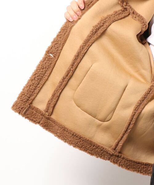 FRP（エフアールピー）の「YUGA  フェイクムートン　ボア　 ジャケットコート（ステンカラーコート・レディース・オフホワイト/ブラウン・FREE）」の7枚目の写真