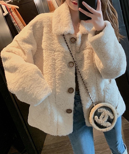 FRP（エフアールピー）の「YUGA  フェイクムートン　ボア　 ジャケットコート（ステンカラーコート・レディース・オフホワイト/ブラウン・FREE）」の2枚目の写真