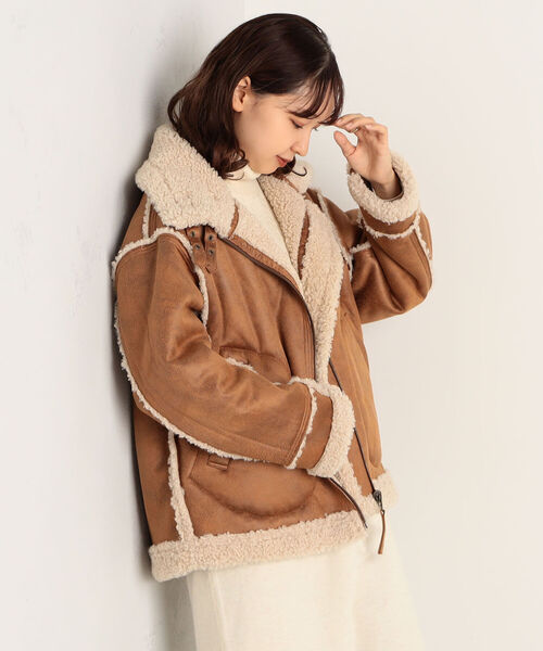 fredy emue（フレディエミュ）の「フェイクムートンB3 リバーシブルボアブルゾン（ムートンコート・レディース・ベージュ/ブラウン・38）」の3枚目の写真
