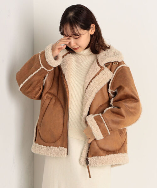 fredy emue（フレディエミュ）の「フェイクムートンB3 リバーシブルボアブルゾン（ムートンコート・レディース・ベージュ/ブラウン・38）」の21枚目の写真