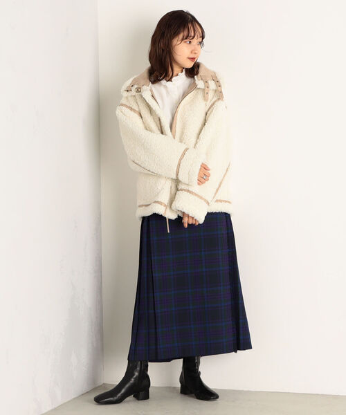 fredy emue（フレディエミュ）の「フェイクムートンB3 リバーシブルボアブルゾン（ムートンコート・レディース・ベージュ/ブラウン・38）」の16枚目の写真