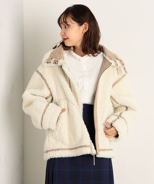 fredy emue（フレディエミュ）の「フェイクムートンB3 リバーシブルボアブルゾン（ムートンコート・レディース・ベージュ/ブラウン・38）」の19枚目の写真