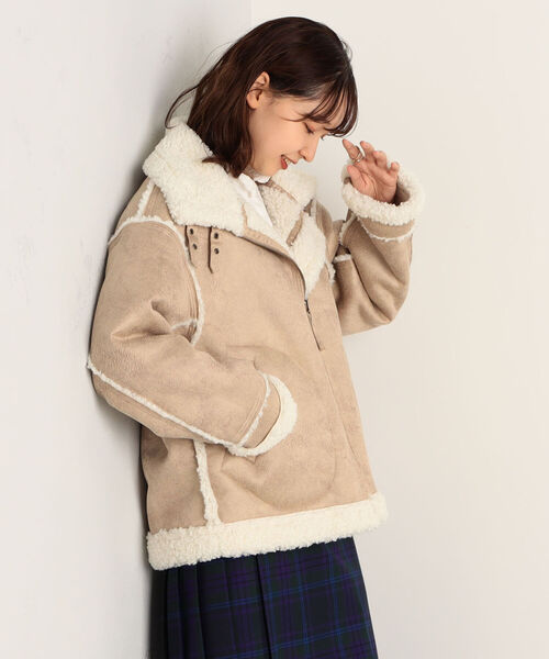 fredy emue（フレディエミュ）の「フェイクムートンB3 リバーシブルボアブルゾン（ムートンコート・レディース・ベージュ/ブラウン・38）」の7枚目の写真