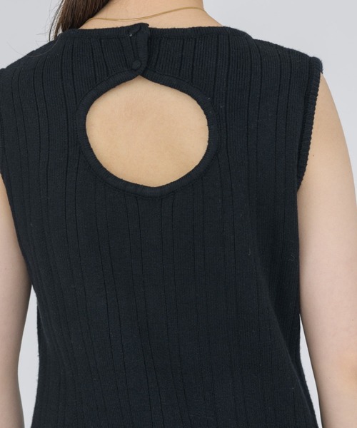 NEUNA(ヌナ)の「【セットアップ対応】バックオープンニットワンピース(ワンピース・レディース・ホワイト/ブラック/グリーン・SMALL/FREE)」の6枚目の写真