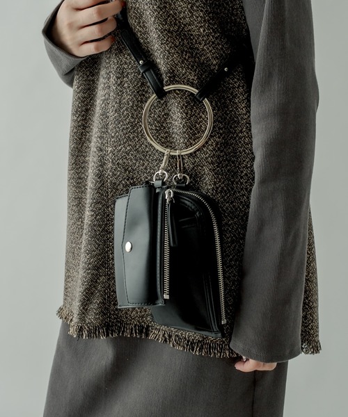 mystic(ミスティック)の「マルチWAYチャームBAG(ショルダーバッグ・レディース・ブラック/ベージュ・ONE SIZE)」の5枚目の写真