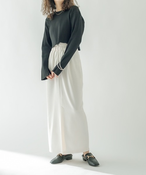 バックスリットショートニット
