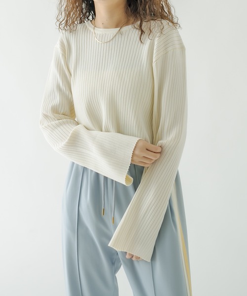 バックスリットショートニット