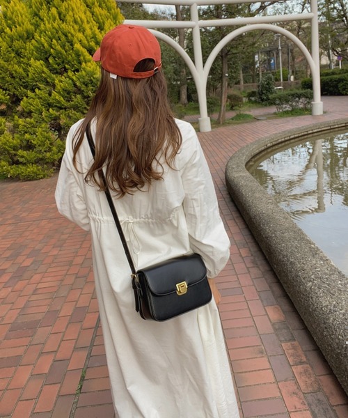 LAUIR(ラウアー)の「フェイクレザーミニショルダーバッグ(ショルダーバッグ・レディース・ホワイト/ブラウン/ダークブラウン/ブラック・FREE)」の6枚目の写真