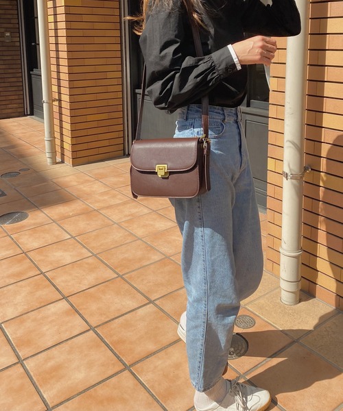 LAUIR(ラウアー)の「フェイクレザーミニショルダーバッグ(ショルダーバッグ・レディース・ホワイト/ブラウン/ダークブラウン/ブラック・FREE)」の14枚目の写真