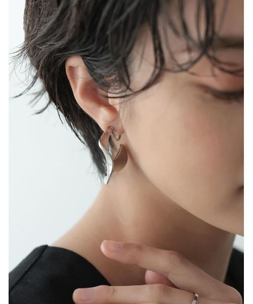 Re:EDIT（リエディ）の「ボリュームアーチイヤリング（イヤリング・レディース・シルバー/ゴールド・FREE）」の4枚目の写真