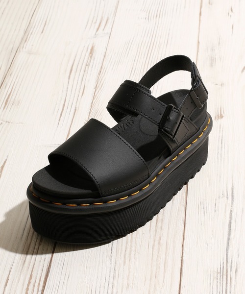 And A（アンドエー）の「Dr.Martens ドクターマーチン / Voss Quad ヴォス クアッド 厚底レザーストラップサンダル（サンダル・レディース・ブラック・23cm/24cm）」の2枚目の写真