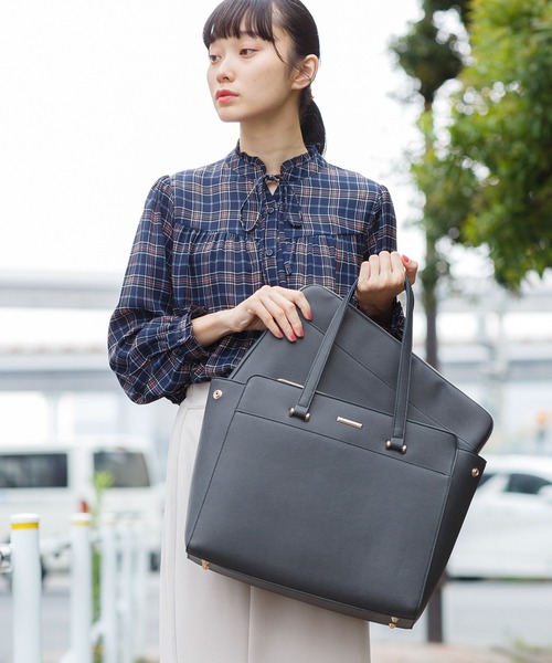 Honeys（ハニーズ）の「ＰＣポーチ付Ａ４トート（トートバッグ・レディース・ブラック/ネイビー/モカ/グレイッシュベージュ/サックスブルー系・FREE）」の15枚目の写真