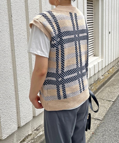 Jewelobe（ジュエローブ）の「ビッグチェックオーバーサイズニットベスト（ベスト・レディース・ブラック/ベージュ・FREE）」の5枚目の写真