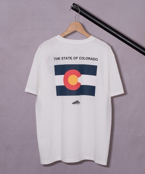 MOUNTAIN SMITH（マウンテンスミス）の「【 MOUNTAIN SMITH / マウンテンスミス 】 ブランド ロゴ コロラド州 州旗 プリント Tシャツ MS0-00M-221027（Tシャツ/カットソー・メンズ・ホワイト・XL/L/M）」の3枚目の写真