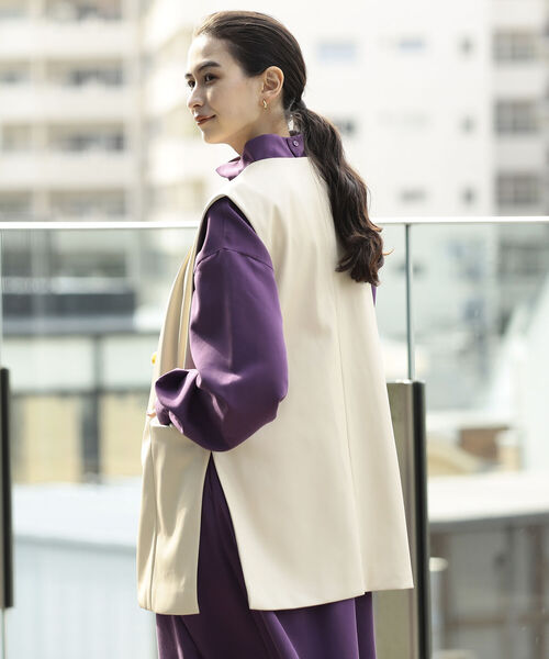 Ray BEAMS（レイビームス）の「Ray BEAMS / フェイクレザー スリット ベスト（ベスト・レディース・ブラック/ホワイト系その他6・ONE SIZE）」の6枚目の写真