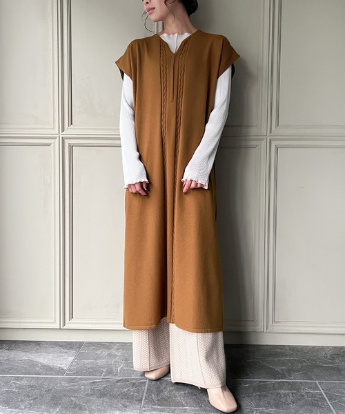 knit Jemade（ニットジェメイド）の「キーネックニットケーブルベストワンピース（ワンピース・レディース・ブラウン/クリーム/ブラック・FREE）」の9枚目の写真