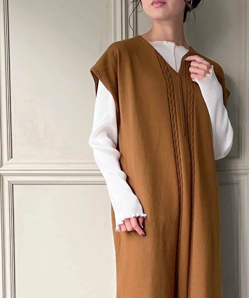 knit Jemade（ニットジェメイド）の「キーネックニットケーブルベストワンピース（ワンピース・レディース・ブラウン/クリーム/ブラック・FREE）」の11枚目の写真