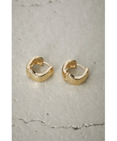 AZUL by moussy(アズールバイマウジー)の「WAVE METAL MINI HOOP EARRINGS/ウェーブメタルミニフープピアス(ピアス(両耳用)・レディース・シルバー/ゴールド系その他・FREE)」の12枚目の写真