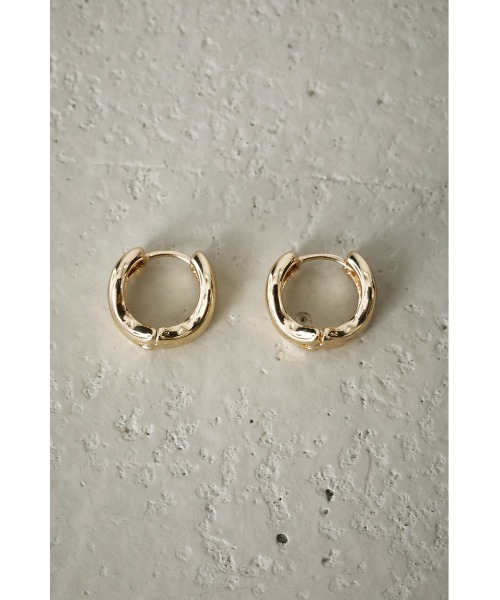 AZUL by moussy(アズールバイマウジー)の「WAVE METAL MINI HOOP EARRINGS/ウェーブメタルミニフープピアス(ピアス(両耳用)・レディース・シルバー/ゴールド系その他・FREE)」の13枚目の写真