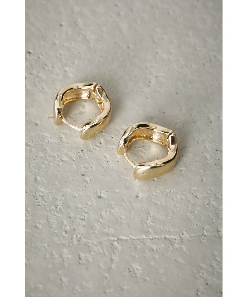 AZUL by moussy(アズールバイマウジー)の「WAVE METAL MINI HOOP EARRINGS/ウェーブメタルミニフープピアス(ピアス(両耳用)・レディース・シルバー/ゴールド系その他・FREE)」の14枚目の写真