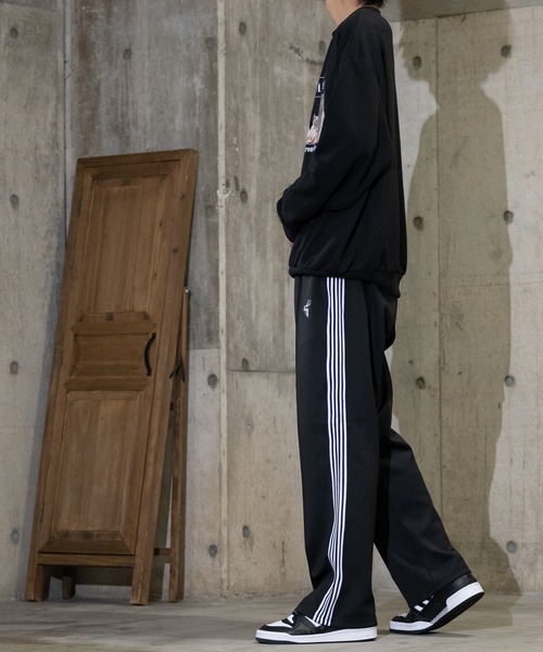 JOHN'S CLOSET(ジョンズクローゼット)の「【13】ワンポイント刺繍 ジャージー トラックパンツ(その他パンツ・メンズ・ブラック/グリーン/ワイン/ブルー/ワイン系1/ブラウン/サンドベージュ/チャコールグレー/クリーム・MEDIUM/LARGE)」の11枚目の写真