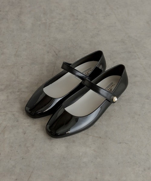 TEMPERATE（テンパレイト）の「別注【TEMPERATE（テンパレイト）】 ストラップパンプス（パンプス・レディース・ブラック/グレー・38/36/40）」の2枚目の写真