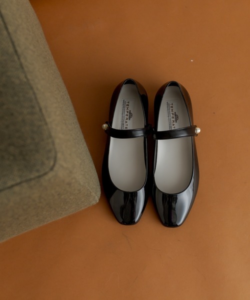 TEMPERATE（テンパレイト）の「別注【TEMPERATE（テンパレイト）】 ストラップパンプス（パンプス・レディース・ブラック/グレー・38/36/40）」の3枚目の写真