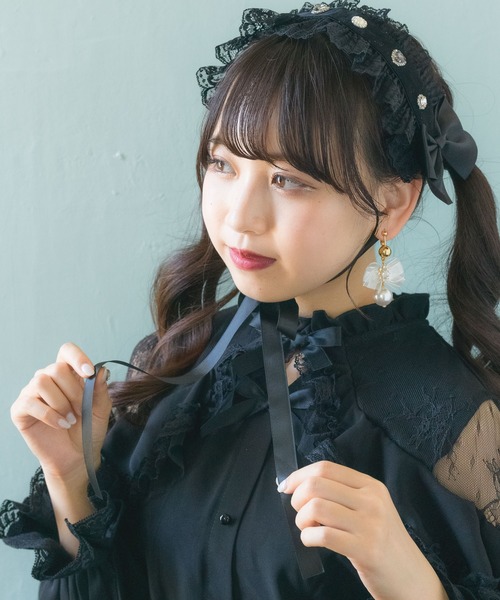 ROJITA(ロジータ)の「ビジュパール付きサイドリボンヘッドドレス(その他ヘアアクセサリー・レディース・ホワイト/ブラック・FREE)」の3枚目の写真