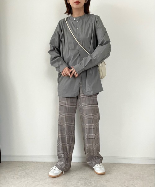 Fizz（フィズ）の「【maiko_wear × Fizz コラボ】　スタンドカラーデザインシャツ（シャツ/ブラウス・レディース・スミクロ/ホワイト/カーキ・M）」の4枚目の写真