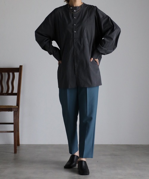 Fizz（フィズ）の「【maiko_wear × Fizz コラボ】　スタンドカラーデザインシャツ（シャツ/ブラウス・レディース・スミクロ/ホワイト/カーキ・M）」の21枚目の写真