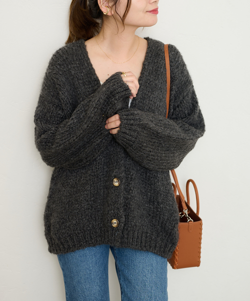 TRICOTS JEAN MARC(トリコットジーンマルク)の「《追加2》別注【TRICOTS JEANMARC】ボタン付きカーディガン(カーディガン/ボレロ・レディース・チャコールグレー/グレー/ブルー/オレンジ・FREE)」の10枚目の写真