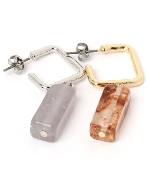 LAKOLE(ラコレ)の「樹脂スクエアピアス / 183663(ピアス(両耳用)・レディース・その他1/その他2・FREE)」の4枚目の写真