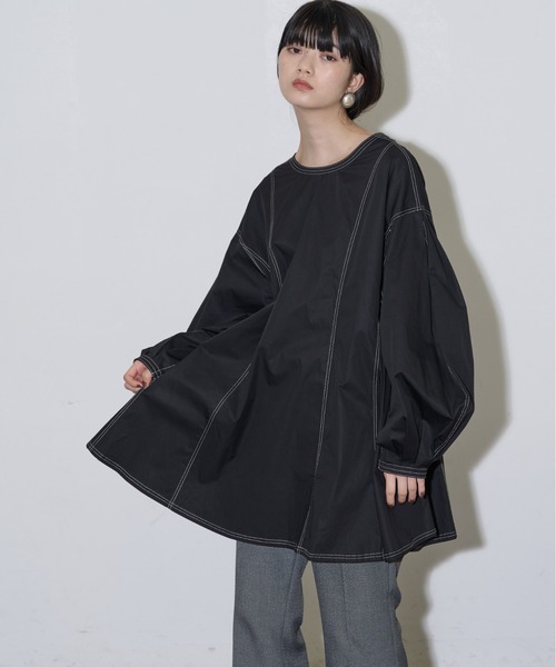 THE YOn(ザヨン)の「2WAYボリュームカーブスリーブパネルフレアチュニック(シャツ/ブラウス・レディース・セージグリーン/ブラック/アイボリー・FREE)」の3枚目の写真