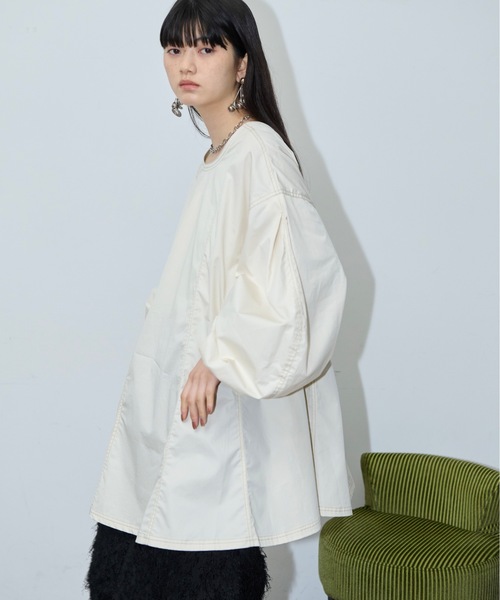 THE YOn(ザヨン)の「2WAYボリュームカーブスリーブパネルフレアチュニック(シャツ/ブラウス・レディース・セージグリーン/ブラック/アイボリー・FREE)」の16枚目の写真