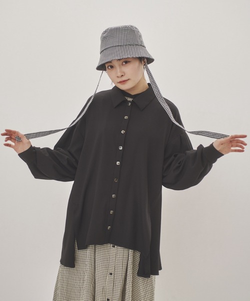 idem（イデム）の「volume sleeve tuck shirt/裾デザインシャツ（シャツ/ブラウス・レディース・ブラック/ホワイト/ピンク・FREE）」の2枚目の写真
