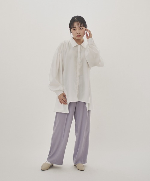 idem（イデム）の「volume sleeve tuck shirt/裾デザインシャツ（シャツ/ブラウス・レディース・ブラック/ホワイト/ピンク・FREE）」の4枚目の写真