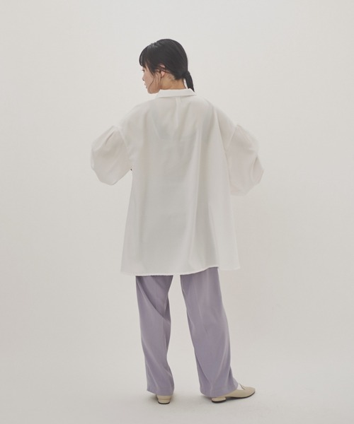 idem（イデム）の「volume sleeve tuck shirt/裾デザインシャツ（シャツ/ブラウス・レディース・ブラック/ホワイト/ピンク・FREE）」の6枚目の写真