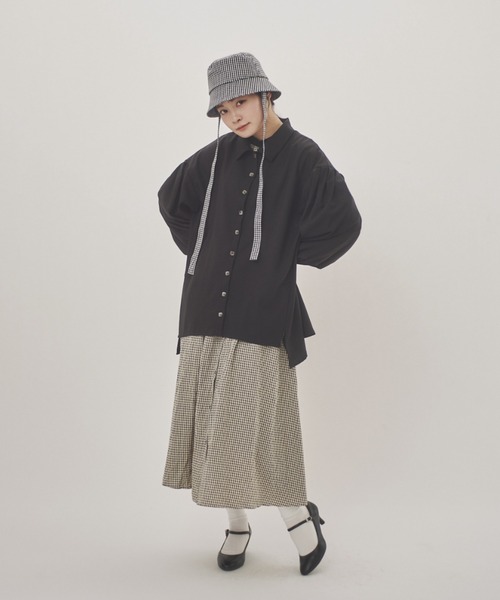 idem（イデム）の「volume sleeve tuck shirt/裾デザインシャツ（シャツ/ブラウス・レディース・ブラック/ホワイト/ピンク・FREE）」の9枚目の写真