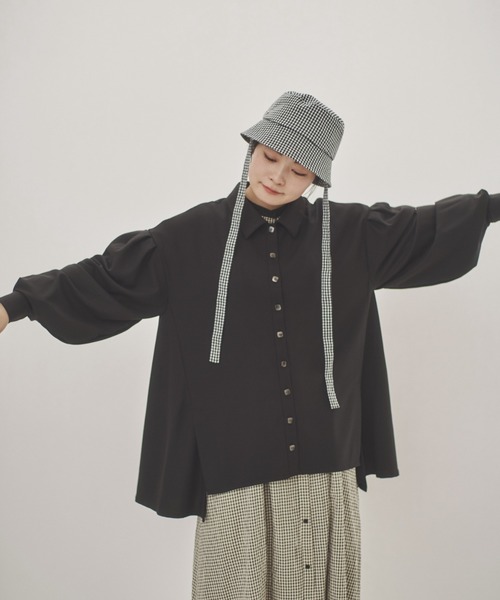 idem（イデム）の「volume sleeve tuck shirt/裾デザインシャツ（シャツ/ブラウス・レディース・ブラック/ホワイト/ピンク・FREE）」の7枚目の写真