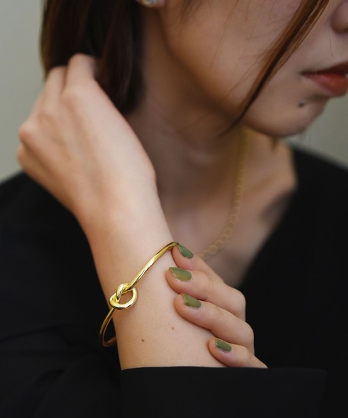 styiro(スタイロ)の「ノットメタルバングル ブレスレット(バングル/リストバンド・レディース・シルバー系1/ゴールド/ゴールド系1/シルバー/シルバー系3/ゴールド系3・FREE)」の5枚目の写真