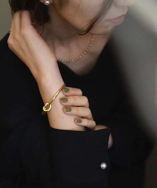 styiro(スタイロ)の「ノットメタルバングル ブレスレット(バングル/リストバンド・レディース・シルバー系1/ゴールド/ゴールド系1/シルバー/シルバー系3/ゴールド系3・FREE)」の7枚目の写真