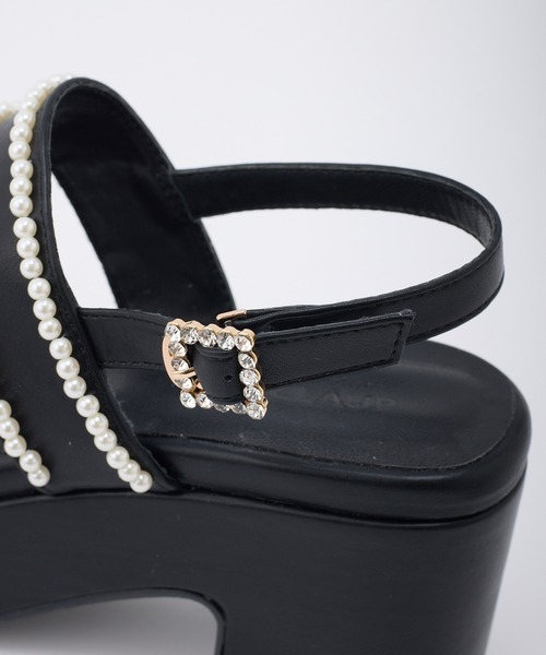 one after another NICE CLAUP(ワンアフターアナザーナイスクラップ)の「パール&ビジューサンダル(サンダル・レディース・アイボリー/ブラック・SMALL/MEDIUM/LARGE)」の3枚目の写真