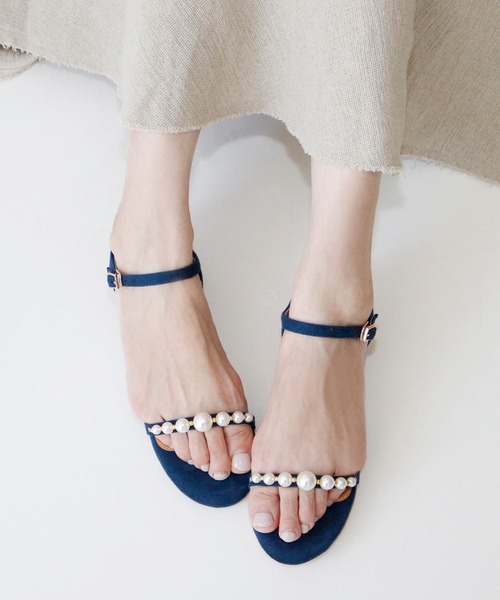 Fin（フィン）の「パールストラップサンダル【低反発スポンジ入り】（サンダル・レディース・ピンク/ベージュ/ブラック/ネイビー・23cm/24cm/25cm/22.5cm/23.5cm/24.5cm）」の16枚目の写真