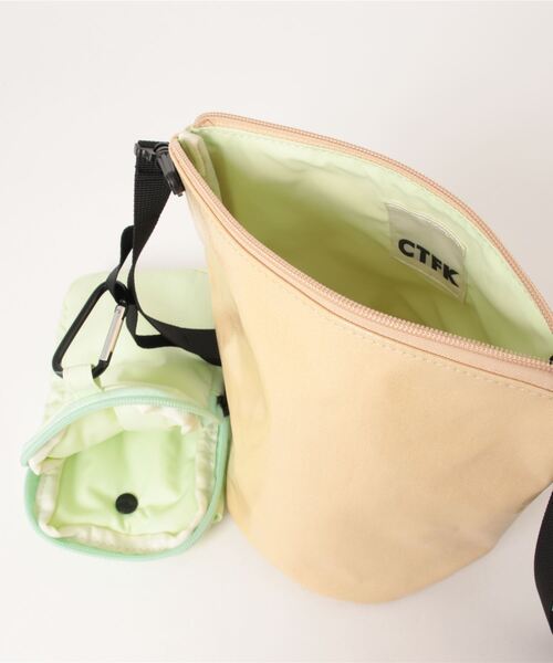 Q（キュー）の「セットマルチポシェット（ショルダーバッグ・レディース・エメラルド/ベージュ・ONE SIZE）」の4枚目の写真