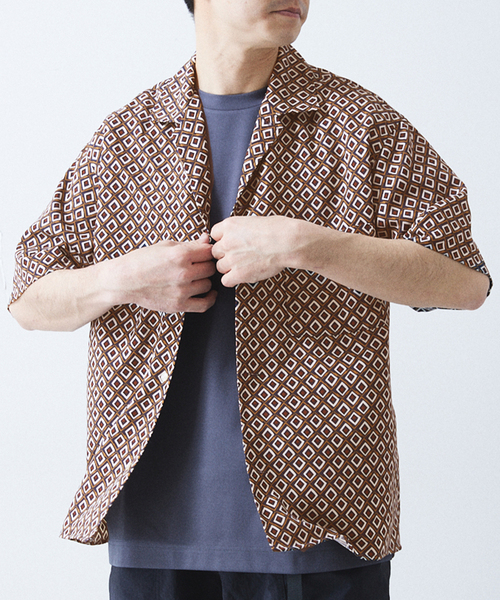 417 EDIFICE(フォーワンセブンエディフィス)の「スクエアパターンシャツ ”セットアップ着用可能”(シャツ/ブラウス・メンズ・ネイビー/レッド・MEDIUM/LARGE)」の1枚目の写真