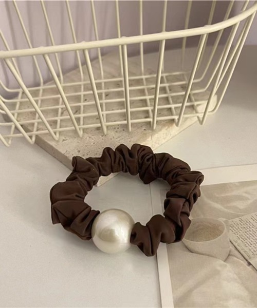 LAC-VERT(ラック・ヴェール)の「ビッグパールヘアゴム(ヘアゴム・レディース・ホワイト/その他2/その他1/ブラウン/ブラック・FREE)」の3枚目の写真