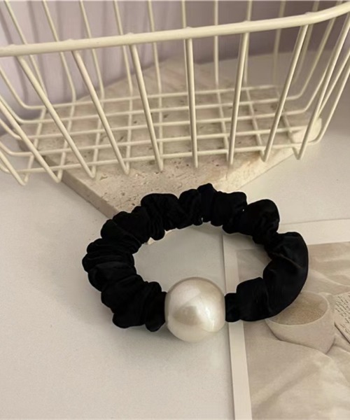 LAC-VERT(ラック・ヴェール)の「ビッグパールヘアゴム(ヘアゴム・レディース・ホワイト/その他2/その他1/ブラウン/ブラック・FREE)」の2枚目の写真