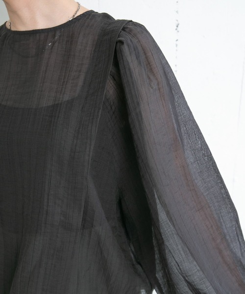 KBF（ケイビーエフ）の「2WAYボリュームスリーブタックブラウス（シャツ/ブラウス・レディース・アイボリー/ブラック/グリーン系その他・ONE）」の4枚目の写真